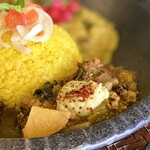 Kyuuyamu tei - ・ピリ辛アボカド豆腐ソース添え ふんわり卵の酸っぱキムチポークキーマ