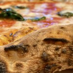 Pizza marumo - マルゲリータ♪
      周りの焦げた部分は芳ばしさはあれど苦味はまったくありません！