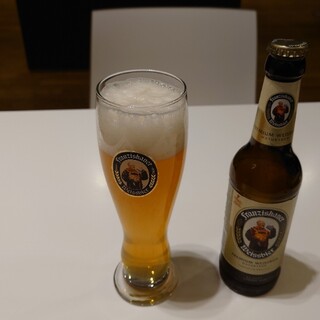 Munich Airport Lufthansa Business Lounge G_1