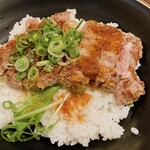 肉のツクモ - ステーキ丼アップ