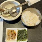 燦々亭 - ご飯と韓国海苔❗️