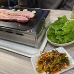 Kudara - サムギョプサルセット、肉2枚、サンチュや薬味、パジョリのセット1,800円