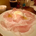 Cucina alla Baba - 生ハムとブッラータチーズ