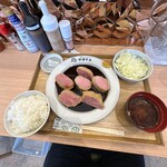 厚切りレアとんかつ やまとん - 味噌ひれかつ定食六切れ 2,150円