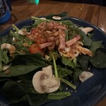 パワーズ - ほうれん草とベーコンのサラダ