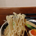 俺の中華たなか家 - 自家製太麺に濃厚胡麻スープが絡んでくる麺リフト⤴️
