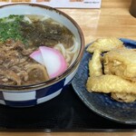 かしわうどん玉蔵 - かしわうどん(大盛)¥670+玉ねぎ天¥150 合計¥820