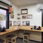 かしわうどん玉蔵 - 店舗内の様子①