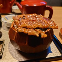 ひつまぶし 登河 那古野本店 - はみ出てます