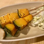 居酒屋　葉牡丹 - 串焼き かぼちゃ 2本 210円。