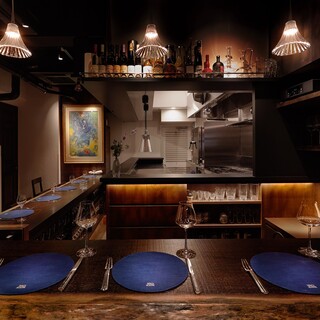 A salon for adults who know the real thing◆From cafe to bar to dinner