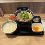 吉野家 - 料理写真:牛すき鍋膳@787+から揚げ@140