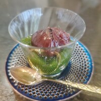 広島 鉄砲町 稲茶 - 栗渋皮煮と抹茶ゼリー。あんこは甘すぎず。