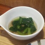 キッチン ブルー グローブ - 最後のほうれん草スープ