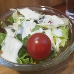 キッチン ブルー グローブ - サラダはトマト入りでした