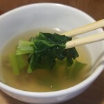 キッチン ブルー グローブ - ほうれん草スープ