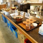 本町ひもの食堂 - 食べ放題コーナー魅力