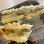 天ぷら七八 - アナゴはどちらかと言えばカリカリ系。
            でも堅すぎずに適度にふっくらしていて美味しかったです。