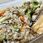 みずき野広場 - 料理写真:具沢山の 炊き込みご飯 (◍ ´꒳` ◍)b