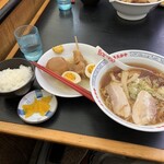 Marutakaya - ラーメン並850円おでんセット400円