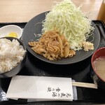 Shougayakiteishokuseｎmonten　genkigaderushokudou - 肉がちょこんと乗っていて可愛い生姜焼きの中心にはゆで卵が入っていた（1,200円）