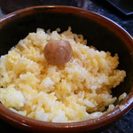 創作おうどん　遊佳 - 白飯に黄身を入れて　卵かけご飯にしちゃった