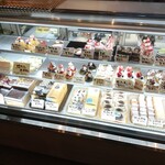 クルールクレール - 黒いマットのスイーツが期間限定で他はいつでも売ってる(とおもう)よ♪