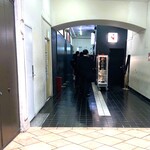 北京餃子 - B2階のお店前