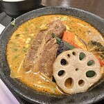 大衆食堂 こうき屋 - 角煮と十四種の野菜 ココナッツスープ、4辛