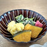 べじさら - ◆お野菜色々、それぞれお味付けが違う手間をかけた品。 ＊カリフラワーはカレー味、カボチャは素揚げ、ほうれん草は白和えに。どれもいいお味でしたヨ。♪