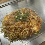 お好み焼き 鉄板焼き 童子 - 料理写真:広島風 肉玉そば 900円