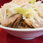 ラーメン二郎 - 豚の厚み