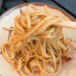 琉球の風 南風屋台村 - 麺が小麦粉で作られていて、平打ち麺なのが特徴的です♪