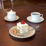 喫茶ドセイノワ - いちごのショートケーキ、コーヒー