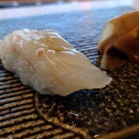 天寿し 横浜店 - 鮃　やや硬め