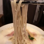 鶏×麦 らら - 　麺は自家製のストレート細麺です！