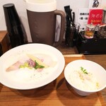 鶏×麦 らら - 　「海老のお誘い」＋玉子と「鯛の混ぜご飯」です！