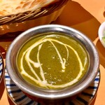 INDIAN CURRY GHAR BAGAICHA - ポークパラック。豚肉入りほうれん草のカレー。