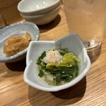 Sushi To Oden Ninoya - 壬生菜とズワイガニのおひたし。京野菜で関西ではメジャーなんだけど関東では見ないですね
