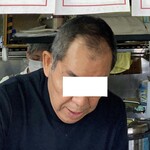 ラーメンのと金 - 「メニューだけにしてね〜」イイ人が前面に出過ぎな大将。メニュー下に写ったのを…m(_ _)m