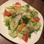 ガヴィアル - オリジナルサラダ。美味しいです