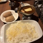 ガヴィアル - 甘い辛口ビーフカレー大盛りのチーズトッピング