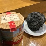 渡辺料理店 - トリュフを掃除するトリュフに見立てたタワシ笑