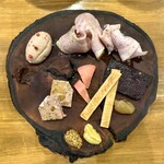 渡辺料理店 - ・盛り合わせ 4,500円/税込
      (白レバームース、ブーダンノワール、ポークロースハム、パテカンパーニュ)