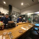 渡辺料理店 - カウンターから