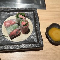 うしうらら - 生牛春巻き