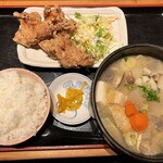 Imakoko Washoku Takeya Shokudou - 野菜たくさんの豚汁と鶏から揚げ定食　960円（税込）