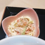 炙り焼 丼・どん - 付け合せ、カニカマ入りスパサラダ