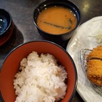 すゞ家 - ご飯、味噌汁