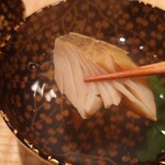 伯雲 - 細かく包丁を入れた蝦夷鮑